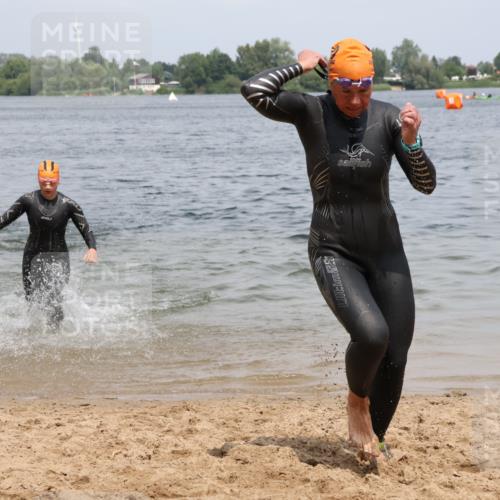 21.06.2025 - 27. Vierlanden-Triathlon Lena Gebhardt http://msf.ph/oto/8039000 15.06.2025 12:29:54 Schwimmen 1073, 1074, 1075, 1076 meine-sportfotos.de