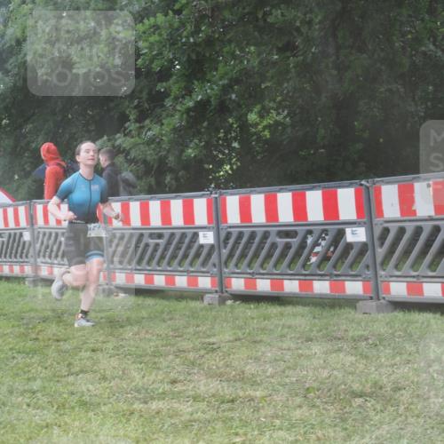 21.06.2025 - 27. Vierlanden-Triathlon KatJ http://msf.ph/oto/8039002 15.06.2025 14:22:15 Ziel 1226, 1259 meine-sportfotos.de