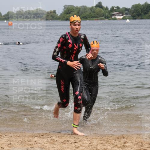 21.06.2025 - 27. Vierlanden-Triathlon Lena Gebhardt http://msf.ph/oto/8039006 15.06.2025 12:29:54 Schwimmen 1073, 1074, 1075, 1076 meine-sportfotos.de