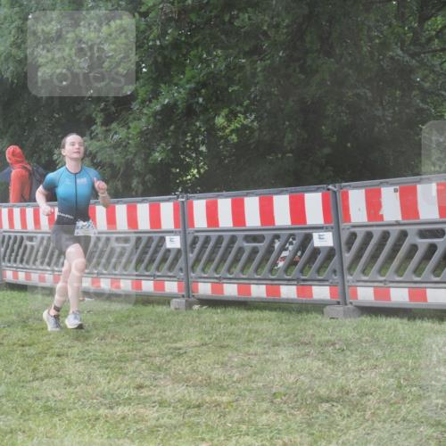 21.06.2025 - 27. Vierlanden-Triathlon KatJ http://msf.ph/oto/8039008 15.06.2025 14:22:15 Ziel 1226, 1259 meine-sportfotos.de