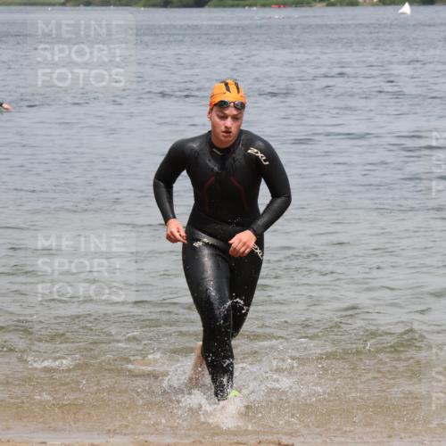 21.06.2025 - 27. Vierlanden-Triathlon Lena Gebhardt http://msf.ph/oto/8039034 15.06.2025 12:30:01 Schwimmen 1073, 1074, 1075, 1076 meine-sportfotos.de