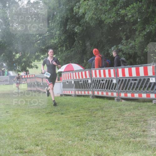 21.06.2025 - 27. Vierlanden-Triathlon KatJ http://msf.ph/oto/8039037 15.06.2025 14:22:19 Ziel 1177, 1259 meine-sportfotos.de