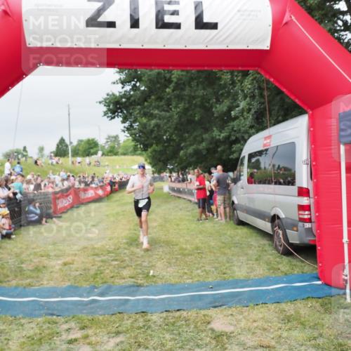 21.06.2025 - 27. Vierlanden-Triathlon MichiJ http://msf.ph/oto/8039049 15.06.2026 13:19:42 Ziel 667 meine-sportfotos.de