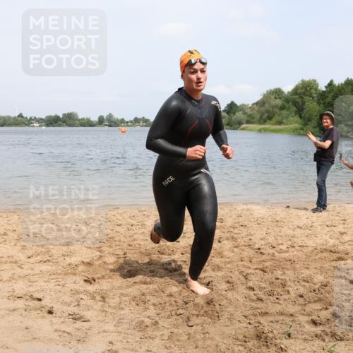 21.06.2025 - 27. Vierlanden-Triathlon Lena Gebhardt http://msf.ph/oto/8039055 15.06.2025 12:30:04 Schwimmen 1073, 1074, 1075, 1076 meine-sportfotos.de