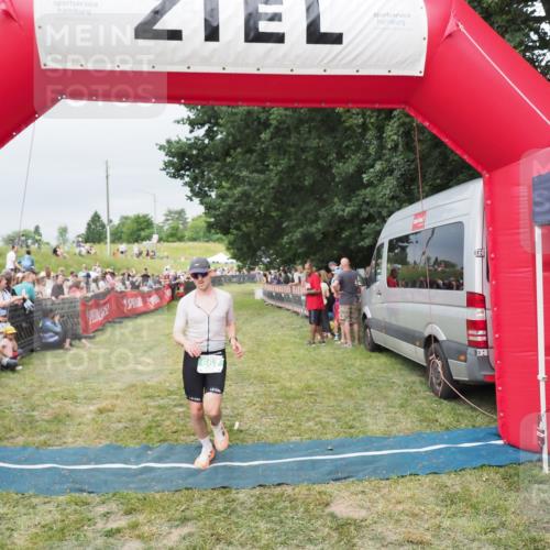 21.06.2025 - 27. Vierlanden-Triathlon MichiJ http://msf.ph/oto/8039071 15.06.2026 13:19:43 Ziel 667 meine-sportfotos.de