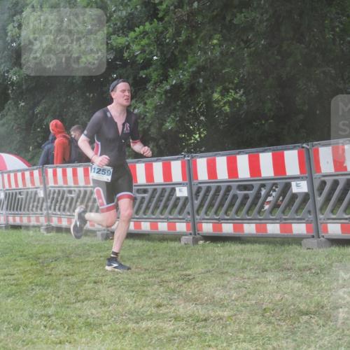 21.06.2025 - 27. Vierlanden-Triathlon KatJ http://msf.ph/oto/8039081 15.06.2025 14:22:20 Ziel 1177, 1259 meine-sportfotos.de