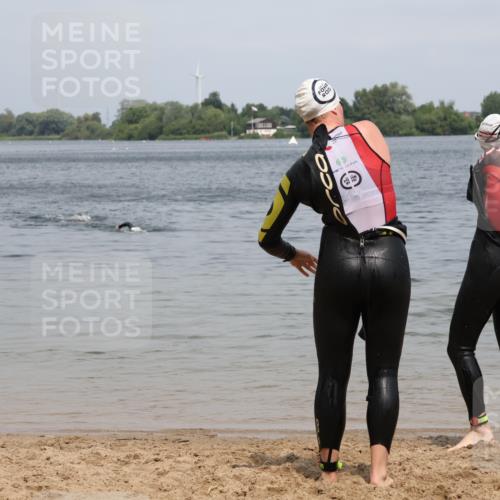 21.06.2025 - 27. Vierlanden-Triathlon Lena Gebhardt http://msf.ph/oto/8039091 15.06.2025 12:30:41 Schwimmen  meine-sportfotos.de