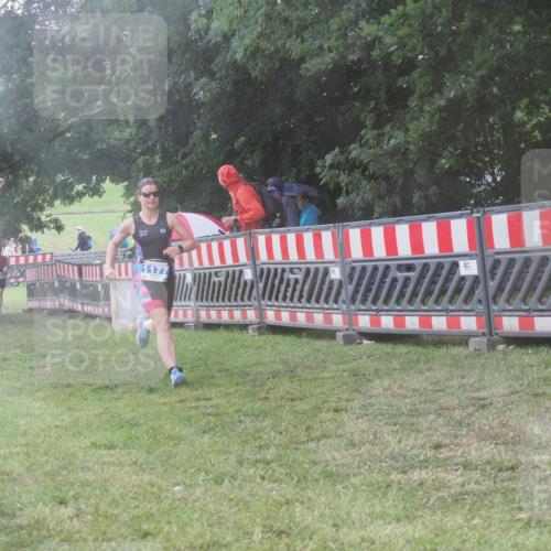 21.06.2025 - 27. Vierlanden-Triathlon KatJ http://msf.ph/oto/8039120 15.06.2025 14:22:26 Ziel 1177 meine-sportfotos.de
