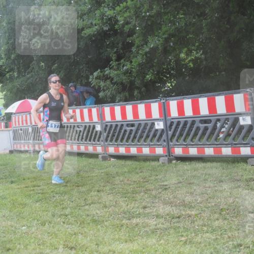 21.06.2025 - 27. Vierlanden-Triathlon KatJ http://msf.ph/oto/8039132 15.06.2025 14:22:26 Ziel 1177 meine-sportfotos.de