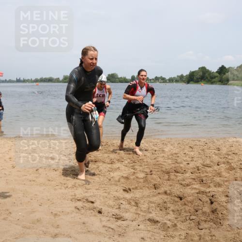 21.06.2025 - 27. Vierlanden-Triathlon Lena Gebhardt http://msf.ph/oto/8039146 15.06.2025 12:31:11 Schwimmen 1069, 1070, 1071, 1072 meine-sportfotos.de