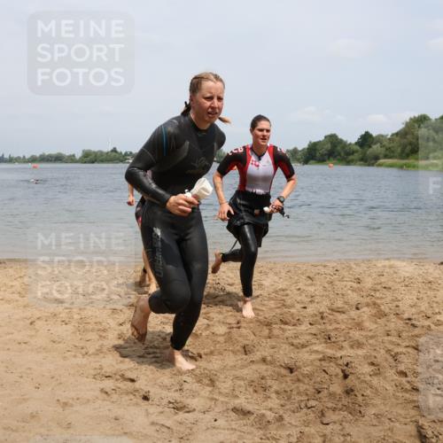 21.06.2025 - 27. Vierlanden-Triathlon Lena Gebhardt http://msf.ph/oto/8039151 15.06.2025 12:31:11 Schwimmen 1069, 1070, 1071, 1072 meine-sportfotos.de