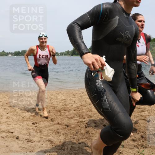 21.06.2025 - 27. Vierlanden-Triathlon Lena Gebhardt http://msf.ph/oto/8039169 15.06.2025 12:31:12 Schwimmen 1069, 1070, 1071, 1072 meine-sportfotos.de