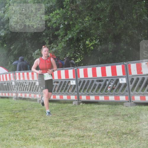 21.06.2025 - 27. Vierlanden-Triathlon KatJ http://msf.ph/oto/8039185 15.06.2025 14:22:34 Ziel 886, 894 meine-sportfotos.de