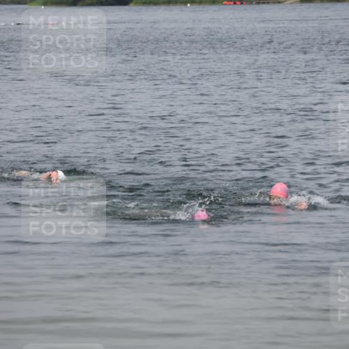 21.06.2025 - 27. Vierlanden-Triathlon Lena Gebhardt http://msf.ph/oto/8039192 15.06.2025 12:31:38 Schwimmen  meine-sportfotos.de