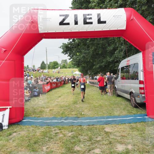 21.06.2025 - 27. Vierlanden-Triathlon MichiJ http://msf.ph/oto/8039202 15.06.2026 13:20:24 Ziel 641, 741, 840 meine-sportfotos.de