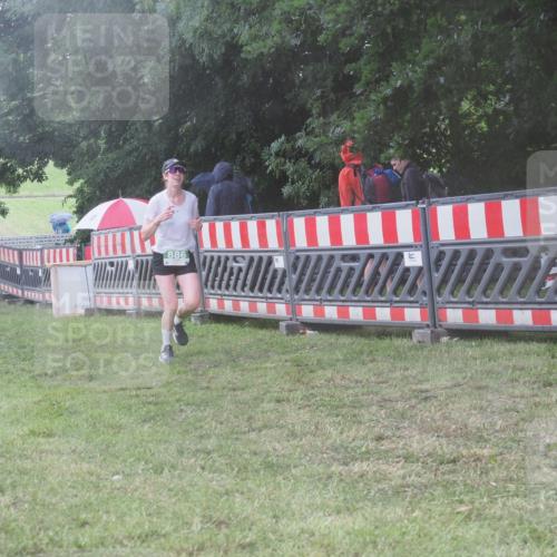 21.06.2025 - 27. Vierlanden-Triathlon KatJ http://msf.ph/oto/8039213 15.06.2025 14:22:43 Ziel 886, 1317 meine-sportfotos.de