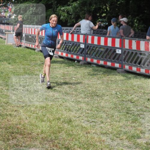 21.06.2025 - 27. Vierlanden-Triathlon KatJ http://msf.ph/oto/8039222 15.06.2025 11:35:24 Schwimmen  meine-sportfotos.de