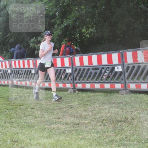 21.06.2025 - 27. Vierlanden-Triathlon KatJ http://msf.ph/oto/8039227 15.06.2025 14:22:44 Ziel 886, 1317 meine-sportfotos.de