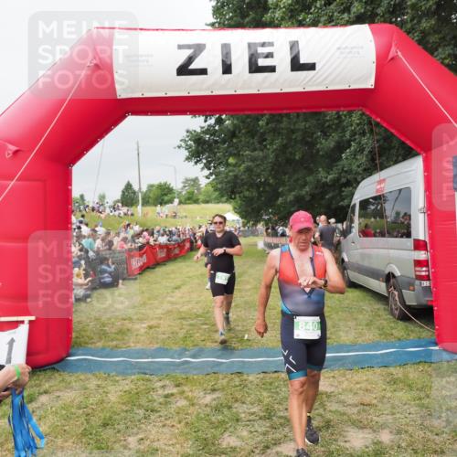 21.06.2025 - 27. Vierlanden-Triathlon MichiJ http://msf.ph/oto/8039260 15.06.2026 13:20:26 Ziel 641, 678, 741, 840 meine-sportfotos.de