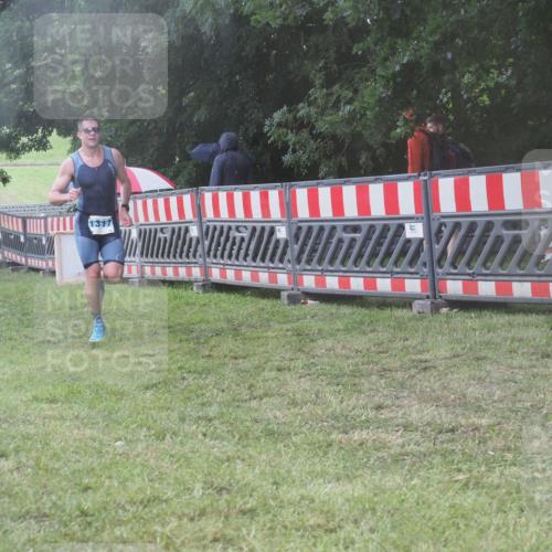 21.06.2025 - 27. Vierlanden-Triathlon KatJ http://msf.ph/oto/8039266 15.06.2025 14:22:48 Ziel 1202, 1317 meine-sportfotos.de