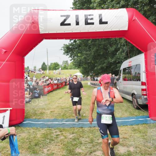 21.06.2025 - 27. Vierlanden-Triathlon MichiJ http://msf.ph/oto/8039269 15.06.2026 13:20:26 Ziel 641, 678, 741, 840 meine-sportfotos.de