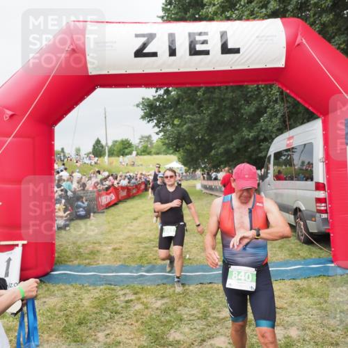 21.06.2025 - 27. Vierlanden-Triathlon MichiJ http://msf.ph/oto/8039274 15.06.2026 13:20:27 Ziel 641, 678, 741, 840 meine-sportfotos.de