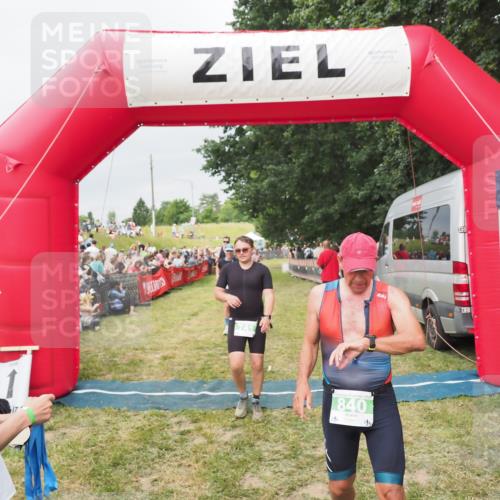 21.06.2025 - 27. Vierlanden-Triathlon MichiJ http://msf.ph/oto/8039279 15.06.2026 13:20:27 Ziel 641, 678, 741, 840 meine-sportfotos.de