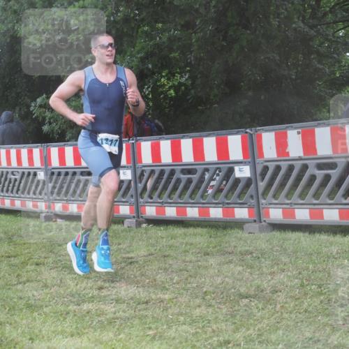 21.06.2025 - 27. Vierlanden-Triathlon KatJ http://msf.ph/oto/8039294 15.06.2025 14:22:49 Ziel 1202, 1317 meine-sportfotos.de