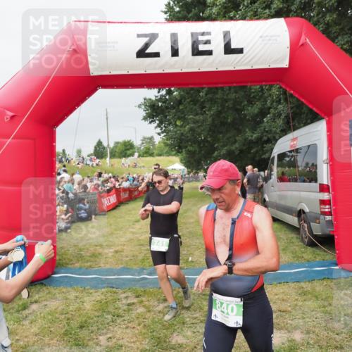 21.06.2025 - 27. Vierlanden-Triathlon MichiJ http://msf.ph/oto/8039295 15.06.2026 13:20:27 Ziel 641, 678, 741, 840 meine-sportfotos.de