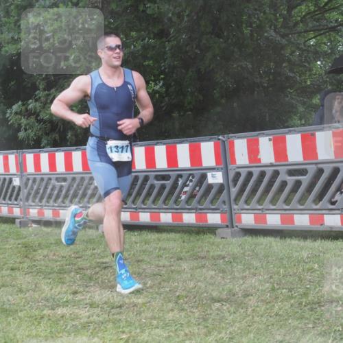 21.06.2025 - 27. Vierlanden-Triathlon KatJ http://msf.ph/oto/8039296 15.06.2025 14:22:49 Ziel 1202, 1317 meine-sportfotos.de