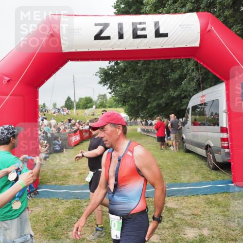 21.06.2025 - 27. Vierlanden-Triathlon MichiJ http://msf.ph/oto/8039303 15.06.2026 13:20:28 Ziel 641, 678, 741, 840 meine-sportfotos.de