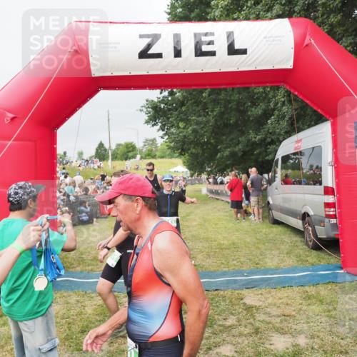 21.06.2025 - 27. Vierlanden-Triathlon MichiJ http://msf.ph/oto/8039309 15.06.2026 13:20:28 Ziel 641, 678, 741, 840 meine-sportfotos.de