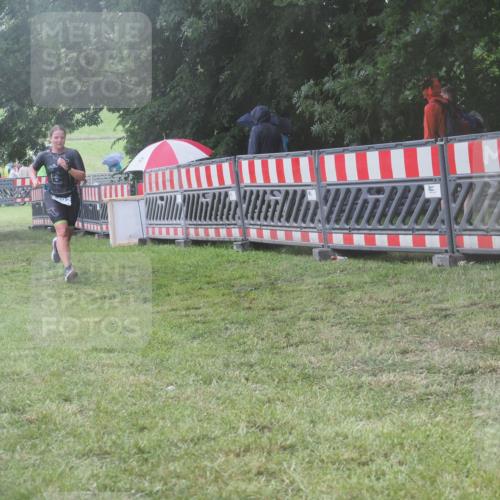 21.06.2025 - 27. Vierlanden-Triathlon KatJ http://msf.ph/oto/8039310 15.06.2025 14:22:56 Ziel 1202, 1270 meine-sportfotos.de