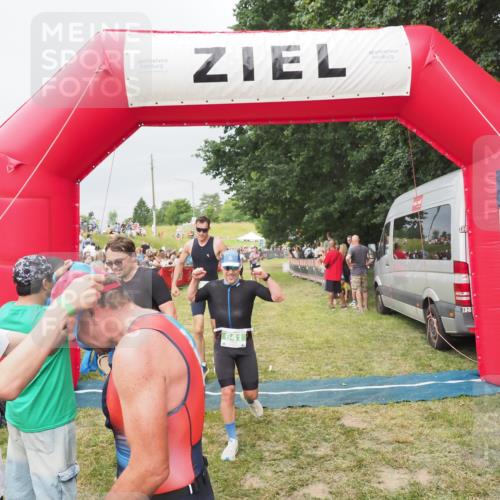 21.06.2025 - 27. Vierlanden-Triathlon MichiJ http://msf.ph/oto/8039317 15.06.2026 13:20:28 Ziel 641, 678, 741, 840 meine-sportfotos.de