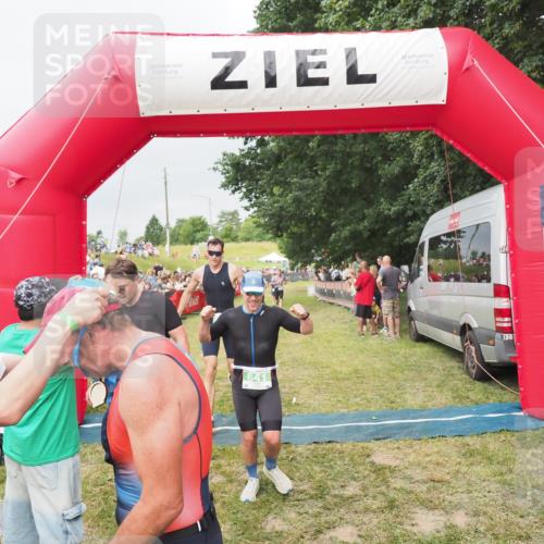 21.06.2025 - 27. Vierlanden-Triathlon MichiJ http://msf.ph/oto/8039321 15.06.2026 13:20:28 Ziel 641, 678, 741, 840 meine-sportfotos.de