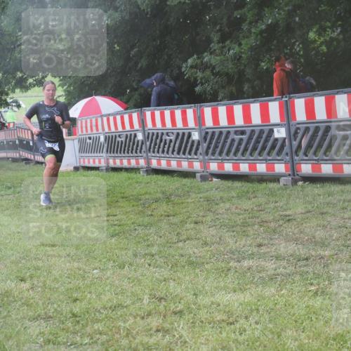 21.06.2025 - 27. Vierlanden-Triathlon KatJ http://msf.ph/oto/8039327 15.06.2025 14:22:56 Ziel 1202, 1270 meine-sportfotos.de