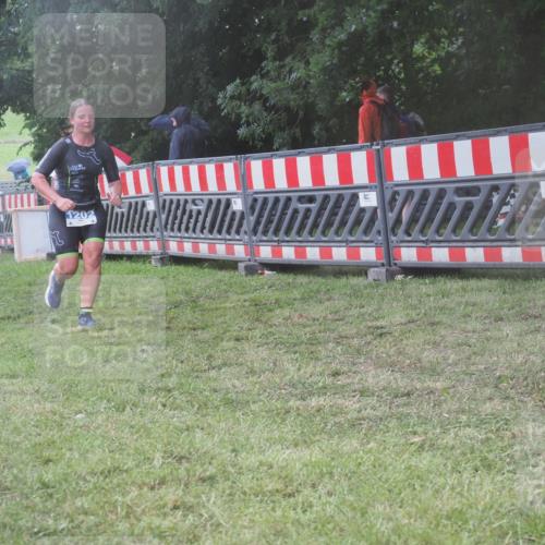 21.06.2025 - 27. Vierlanden-Triathlon KatJ http://msf.ph/oto/8039334 15.06.2025 14:22:57 Ziel 1202, 1270 meine-sportfotos.de