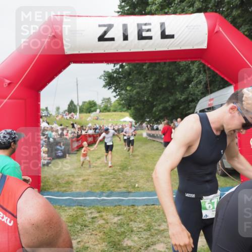21.06.2025 - 27. Vierlanden-Triathlon MichiJ http://msf.ph/oto/8039361 15.06.2026 13:20:31 Ziel 641, 678, 688, 694, 709, 741, 840 meine-sportfotos.de