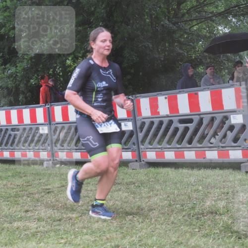 21.06.2025 - 27. Vierlanden-Triathlon KatJ http://msf.ph/oto/8039379 15.06.2025 14:22:58 Ziel 1202, 1270 meine-sportfotos.de