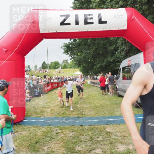 21.06.2025 - 27. Vierlanden-Triathlon MichiJ http://msf.ph/oto/8039382 15.06.2026 13:20:32 Ziel 641, 678, 688, 694, 709, 741, 840 meine-sportfotos.de