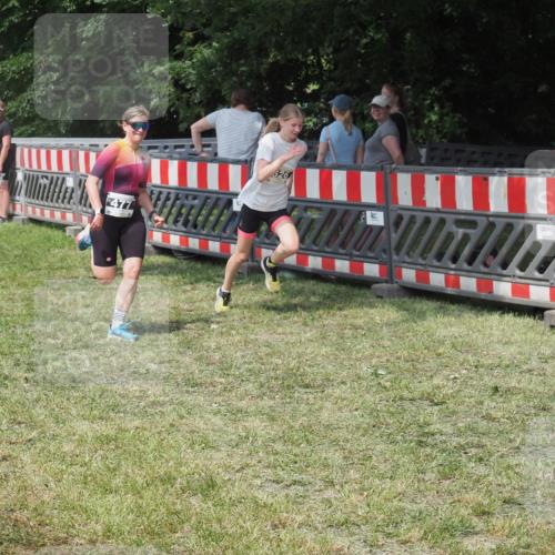 21.06.2025 - 27. Vierlanden-Triathlon KatJ http://msf.ph/oto/8039390 15.06.2025 11:35:54 Schwimmen  meine-sportfotos.de