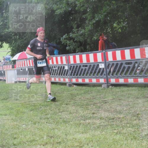 21.06.2025 - 27. Vierlanden-Triathlon KatJ http://msf.ph/oto/8039394 15.06.2025 14:23:04 Ziel 1270, 1275 meine-sportfotos.de