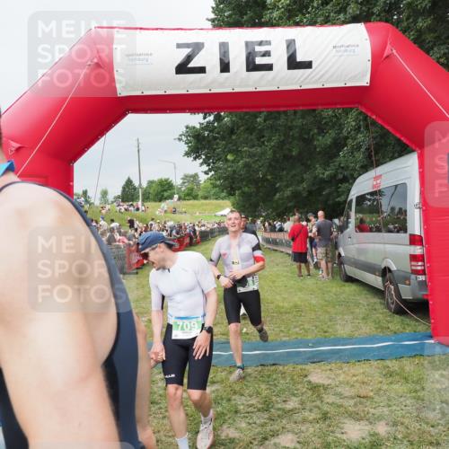 21.06.2025 - 27. Vierlanden-Triathlon MichiJ http://msf.ph/oto/8039418 15.06.2026 13:20:34 Ziel 641, 678, 688, 694, 709 meine-sportfotos.de