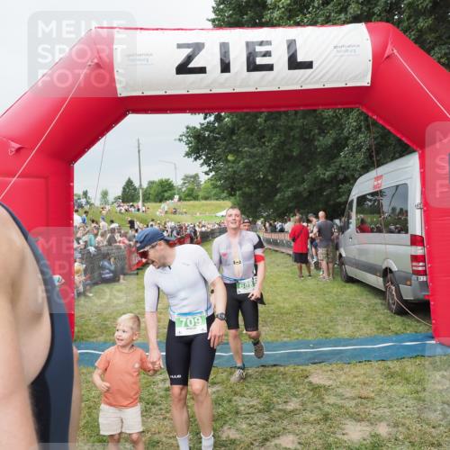21.06.2025 - 27. Vierlanden-Triathlon MichiJ http://msf.ph/oto/8039423 15.06.2026 13:20:34 Ziel 641, 678, 688, 694, 709 meine-sportfotos.de