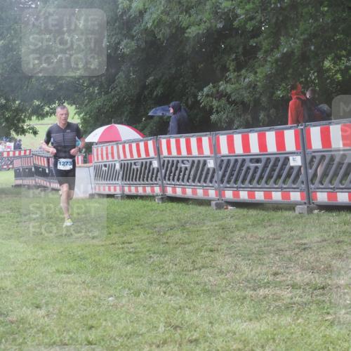 21.06.2025 - 27. Vierlanden-Triathlon KatJ http://msf.ph/oto/8039448 15.06.2025 14:23:14 Ziel 1273, 1275 meine-sportfotos.de