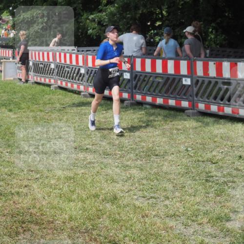 21.06.2025 - 27. Vierlanden-Triathlon KatJ http://msf.ph/oto/8039458 15.06.2025 11:36:00 Schwimmen  meine-sportfotos.de