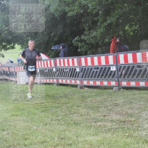 21.06.2025 - 27. Vierlanden-Triathlon KatJ http://msf.ph/oto/8039469 15.06.2025 14:23:14 Ziel 1273, 1275 meine-sportfotos.de