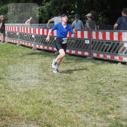 21.06.2025 - 27. Vierlanden-Triathlon KatJ http://msf.ph/oto/8039470 15.06.2025 11:36:01 Schwimmen  meine-sportfotos.de