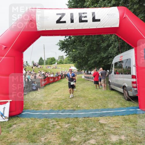 21.06.2025 - 27. Vierlanden-Triathlon MichiJ http://msf.ph/oto/8039511 15.06.2026 13:20:56 Ziel 236, 649, 697 meine-sportfotos.de