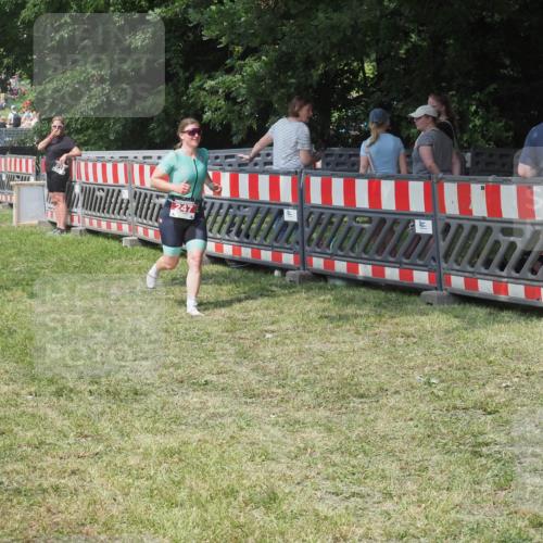 21.06.2025 - 27. Vierlanden-Triathlon KatJ http://msf.ph/oto/8039546 15.06.2025 11:36:16 Schwimmen  meine-sportfotos.de